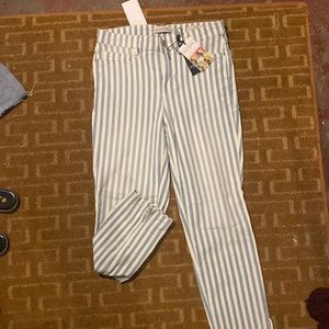 Brand new with tags cropped striped guess stretch jeans size 28. Smoke free home